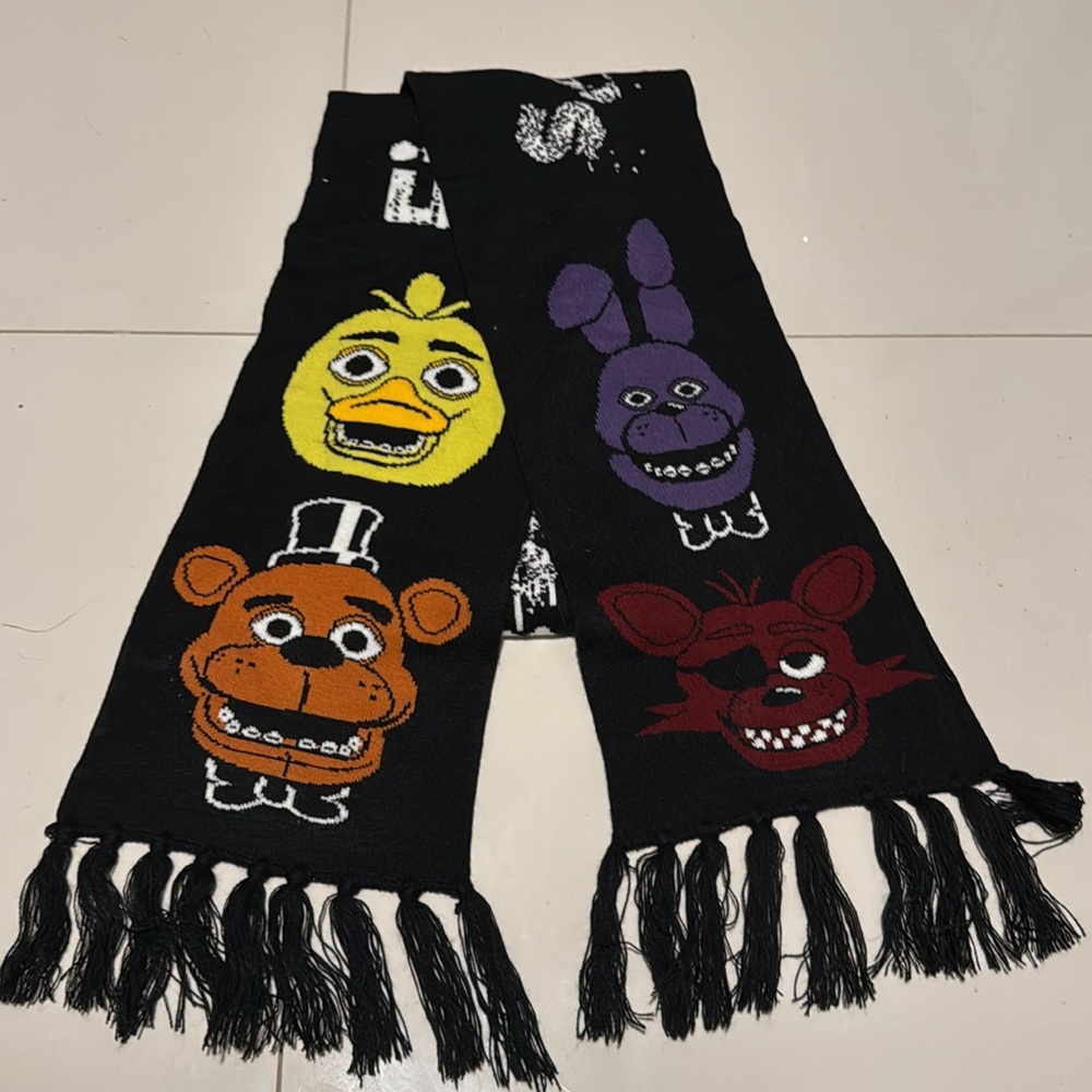 Five Nights at Freddy’s Character Scarf - Picture 3 of 4